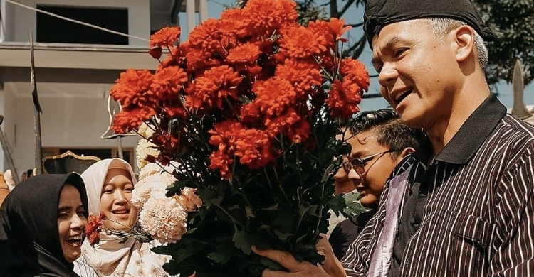 Simulasi 2 Nama Survei SMRC, Ganjar Pranowo Tekuk Anies Baswedan Foto : Ist