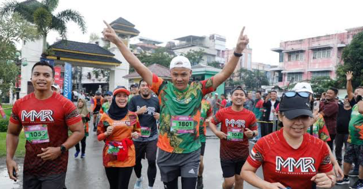 SMRC: Analogi Jokowi Soal Pemimpin Lari Maraton Kuatkan Dukungan Kepada Ganjar Foto : Ist