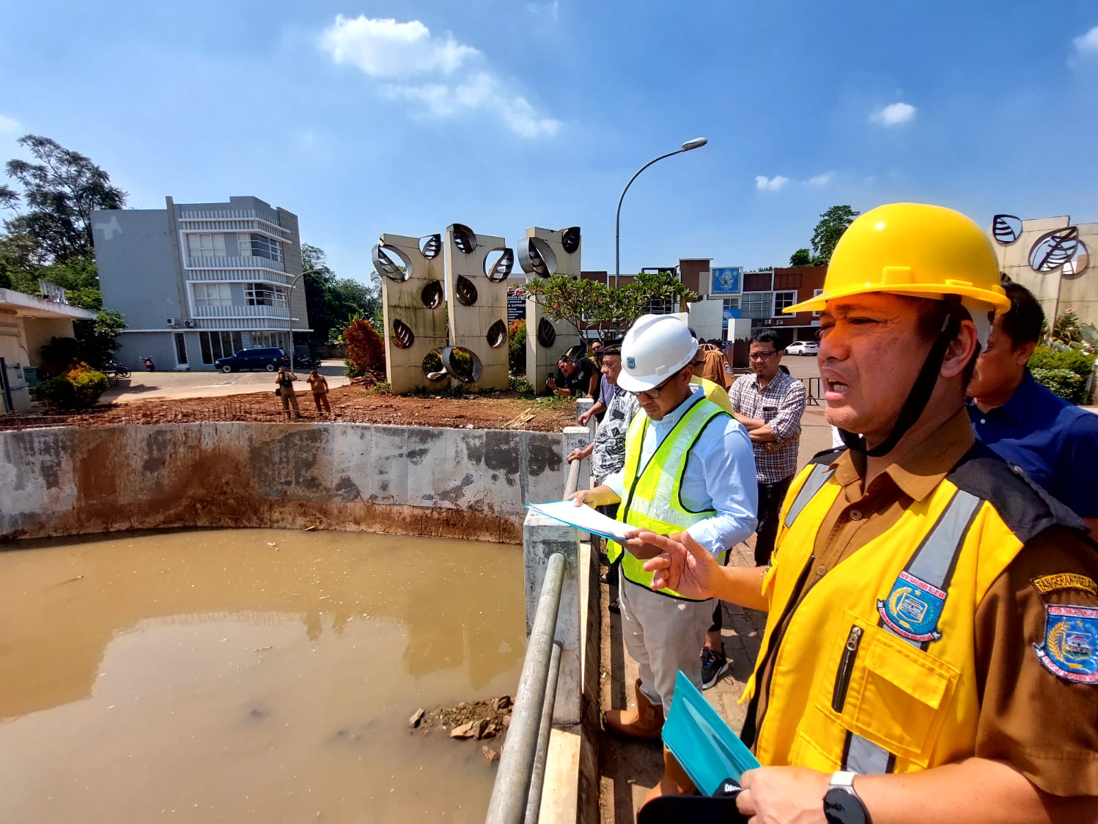 Tangani Banjir, Kali Ciater Segmen Laverde-Serpong Park Dilebarkan dan Dibangun Turap Foto : Ist