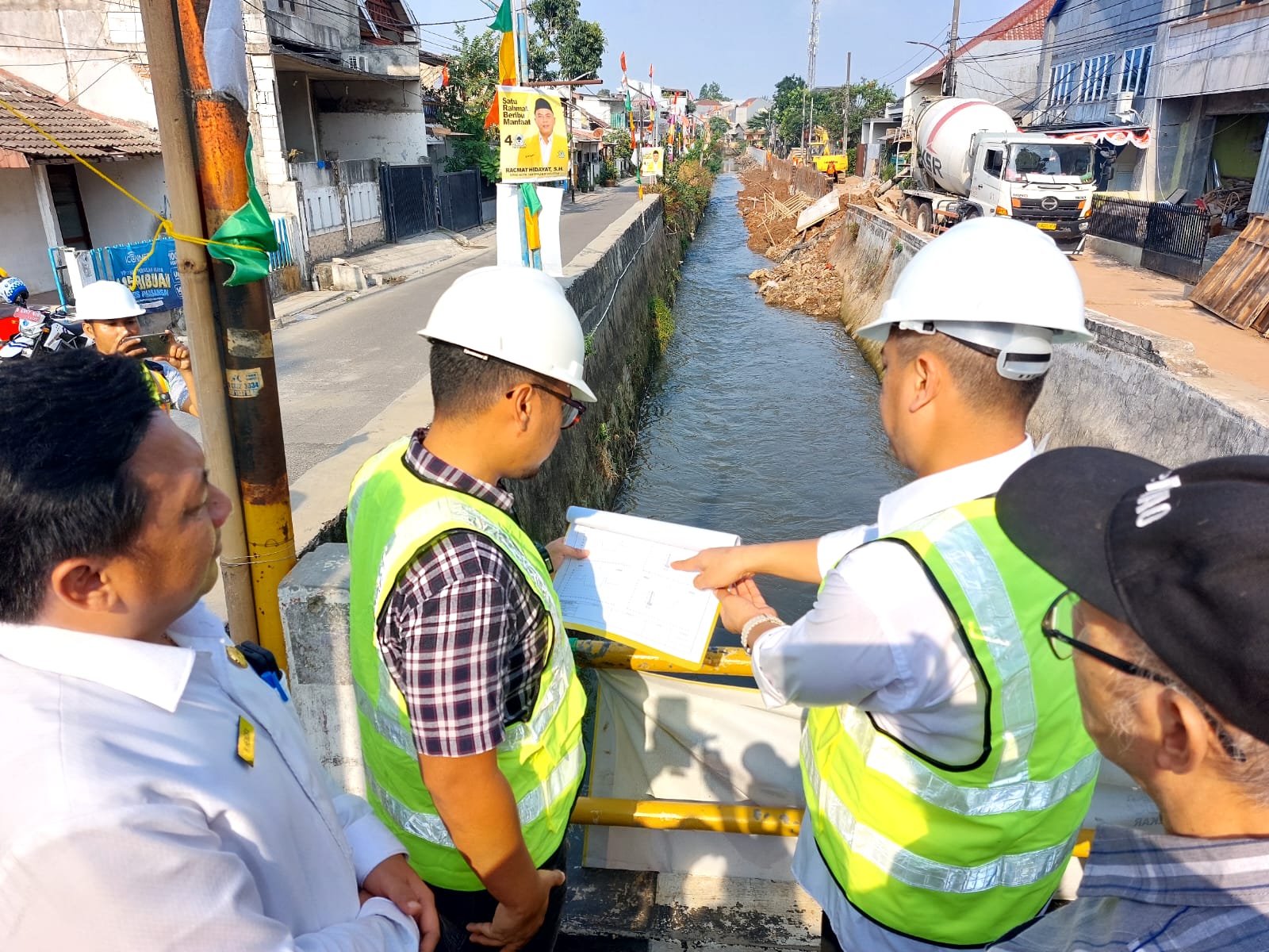 Tangani Banjir, Pemkot Tangsel Bangun Turap Hingga Jembatan di Sejumlah Titik Rawan Foto : Ist
