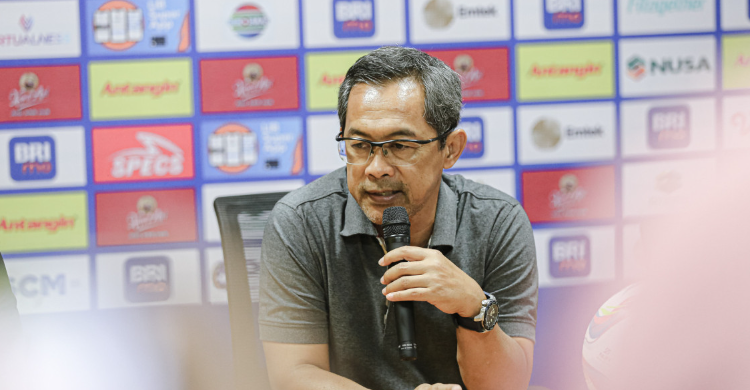 Uston Nawawi Gantikan Aji Santoso Tukangi Persebaya Aji Santoso mantan Pelatoh Persebaya. Foto : Ist