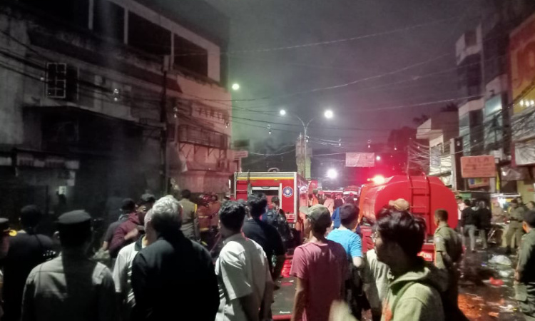 8 Ruko Pasar Lama Dilalap Sijago Merah, Diduga Korsleting Listrik Dari WC Umum Foto : Ist