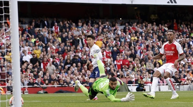 Derby London Utara, Duel Arsenal Vs Tottenham Berakhir Seri 2-2 Derby Arsenal vs Totthenham. Foto : Ist