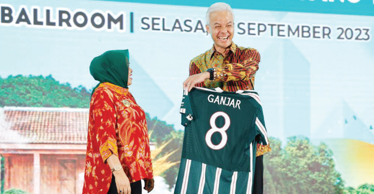 Di Depan 1.000 Kepala Desa Foto : Ist
