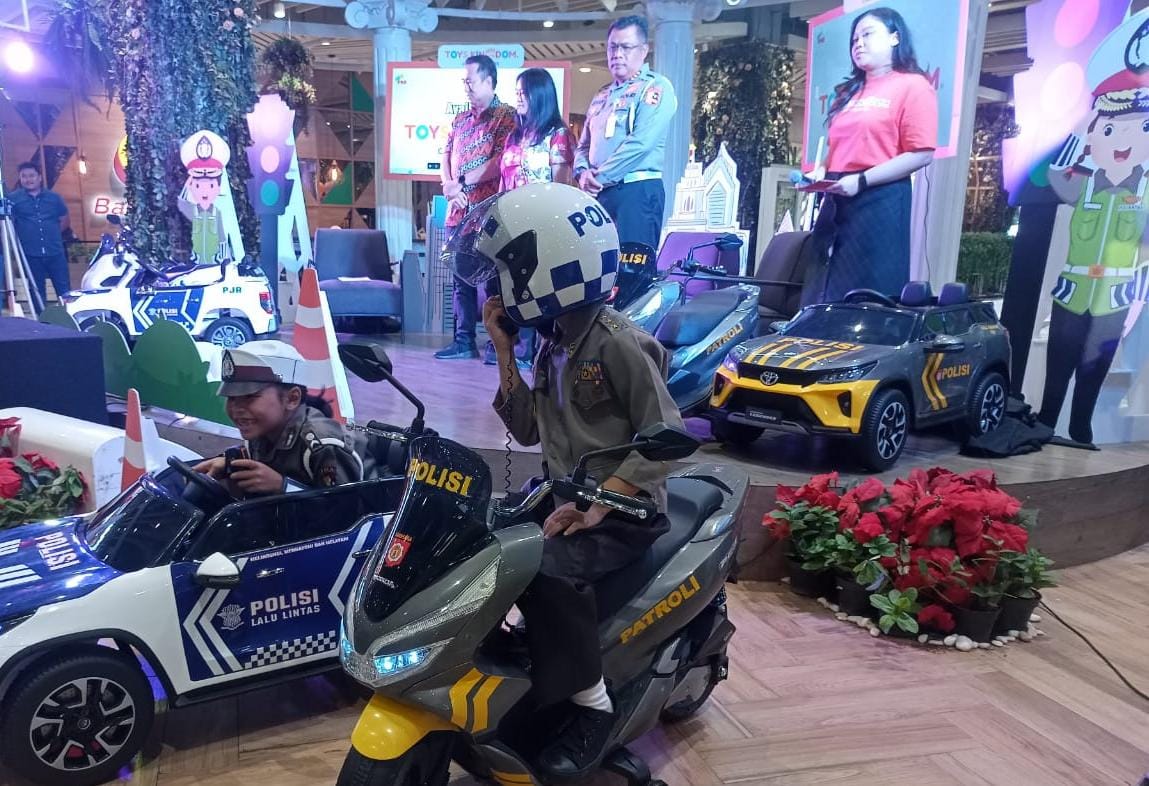 Edukasi Tertib Lalu Lintas, Toys Kingdom Luncurkan PCX dan Fortuner Aki untuk Anak Peluncuran motor dan mobil aki untuk anak di Living World, Alam Sutera, Rabu (20/9).(Foto: Red/tangselpos.id).