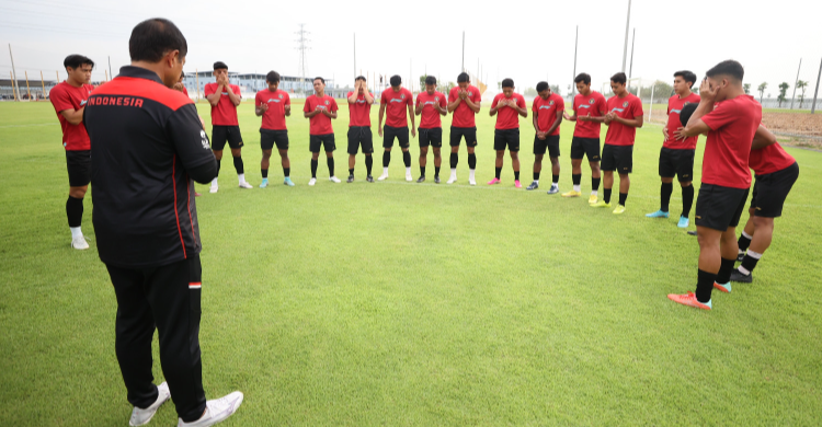 Garuda Muda Tidak Pilih-pilih Lawan Pelatih Indra Safri dan skuad Garuda Muda. Foto : Ist