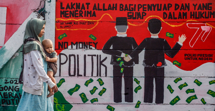 Gratis BBM, Gratis Makan, Janji Naikkan Gaji Guru Mural politik di Depok. Foto : Ist