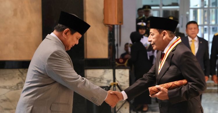 Habib Luthfi Mendapat Anugerah Dharma Pertahanan Utama Foto : Ist