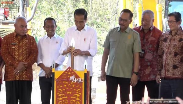 Happy Saat Groundbreaking Hotel Nusantara Presiden saat acara groundbreaking Hotel Nusantara di IKN. Foto : Setpres