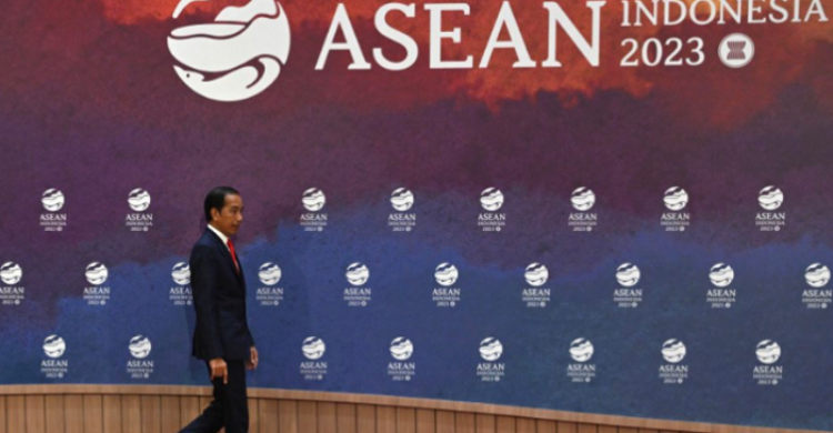 Hari Ini, Jokowi Pimpin Seluruh Pertemuan KTT Ke-43 ASEAN Foto : Setpres