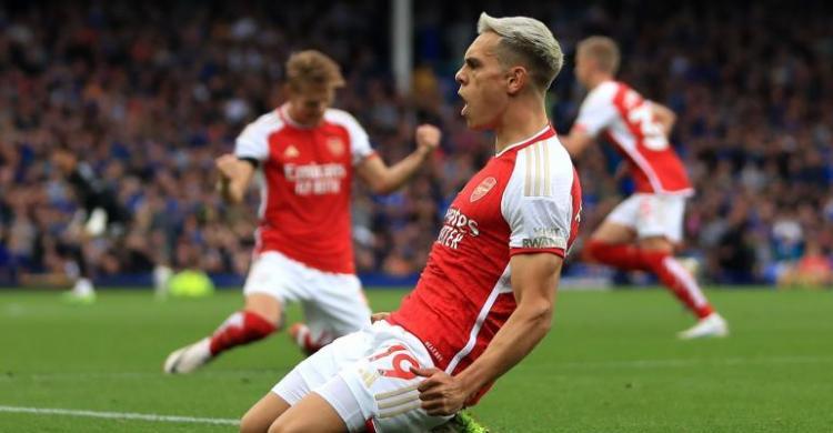 Hasil Liga Inggris: Arsenal Raih 3 Poin, Gasak Everton 1-0 Selebrasi skuad Arsenal. Foto : Ist