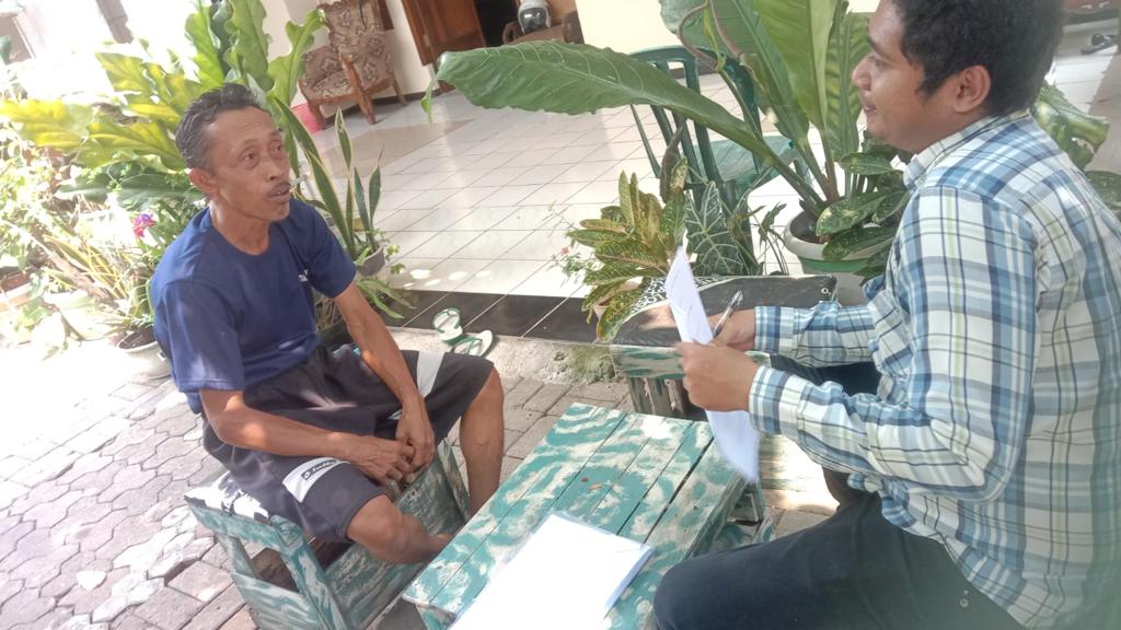 Hasil Survei, Ganjar-RK Menguat Di Banten Suasnaa Lembaga Jaringan Survei Banten saat melakukan survei Pilpres di Kecamatan Serpong beberapa waktu lalu.(dra)