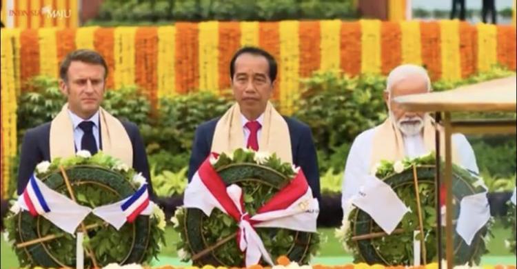 Jokowi Diapit PM Modi Dan Presiden Macron Di Mahatma Gandhi Memorial Foto : Setpres