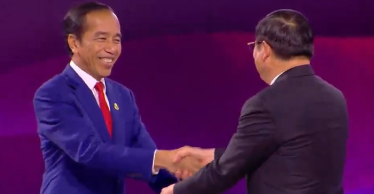 Jokowi Resmi Tutup KTT ASEAN, Serahkan Palu Keketuaan Ke PM Laos Foto : Setpres