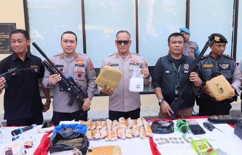 Kampung Bahari Digerebek, Polisi Sita 5,7 Kg Ganja hingga Airsoft Gun Foto : Ist