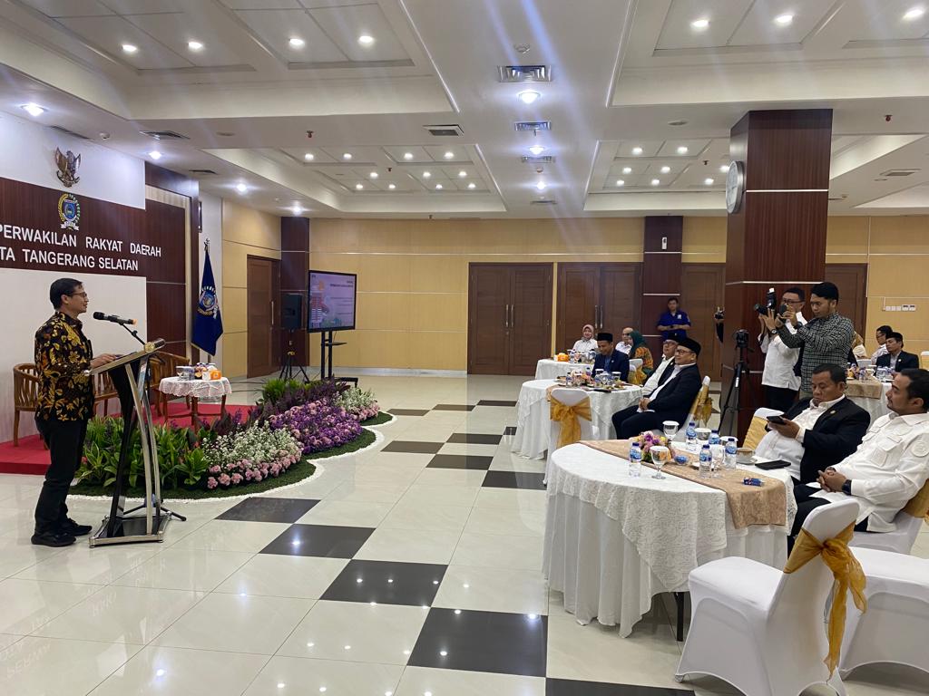 KPK Kolaborasi Cegah Korupsi Dengan DPRD Tangsel Anggota DPRD Kota Tangsel menerima audiensi dari KPK terkait sinergi pemberantasan korupsi di pemerintahan daerah Kota Tangsel.(dra)