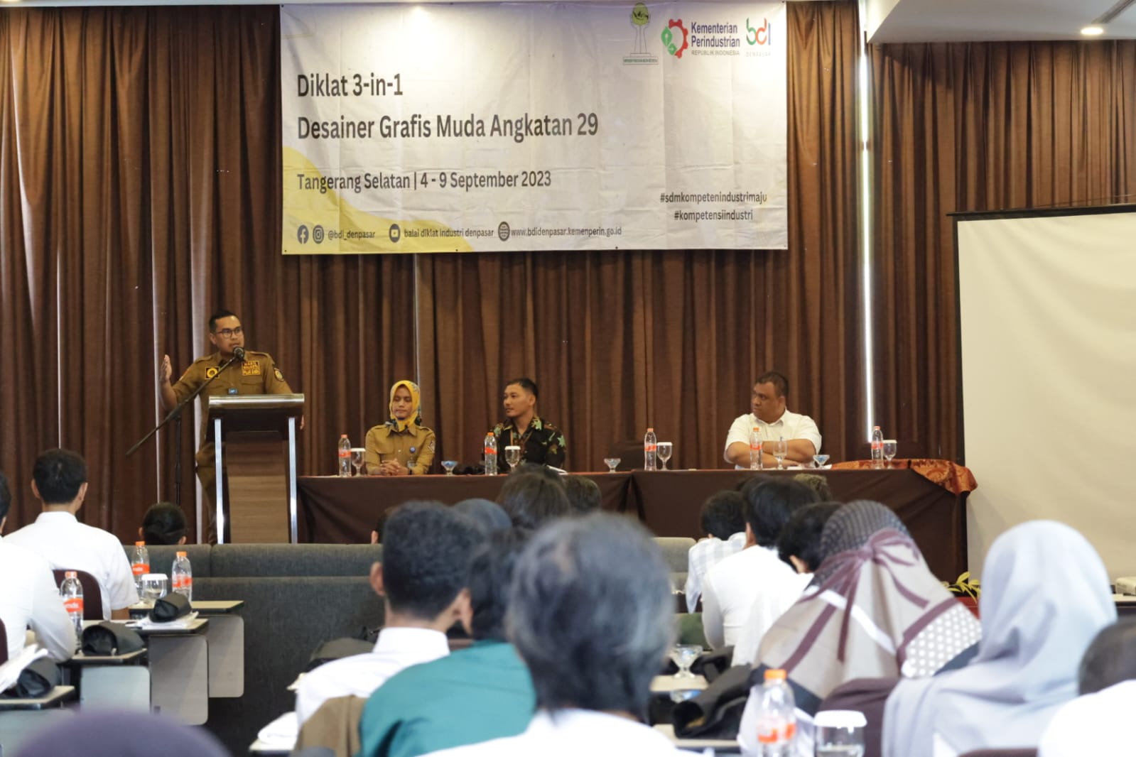 Latih Desain Grafis, HIPMI Ingin UMKM di Tangsel Naik Kelas Foto : Ist