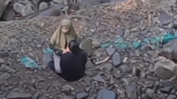 Modal Bayar Parkir, Pasangan Ini Malah Mesum Di Tempat Wisata Foto : Ist