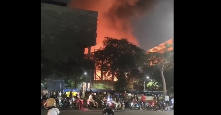 Museum Nasional Diamuk Si Jago Merah, 13 Mobil Pemadam Dan 52 Petugas Dikerahkan Foto : Ist