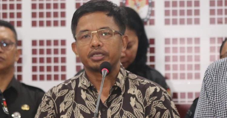 Penuhi Permintaan Publik Komisioner KPU Idham Kholik. Foto : Ist
