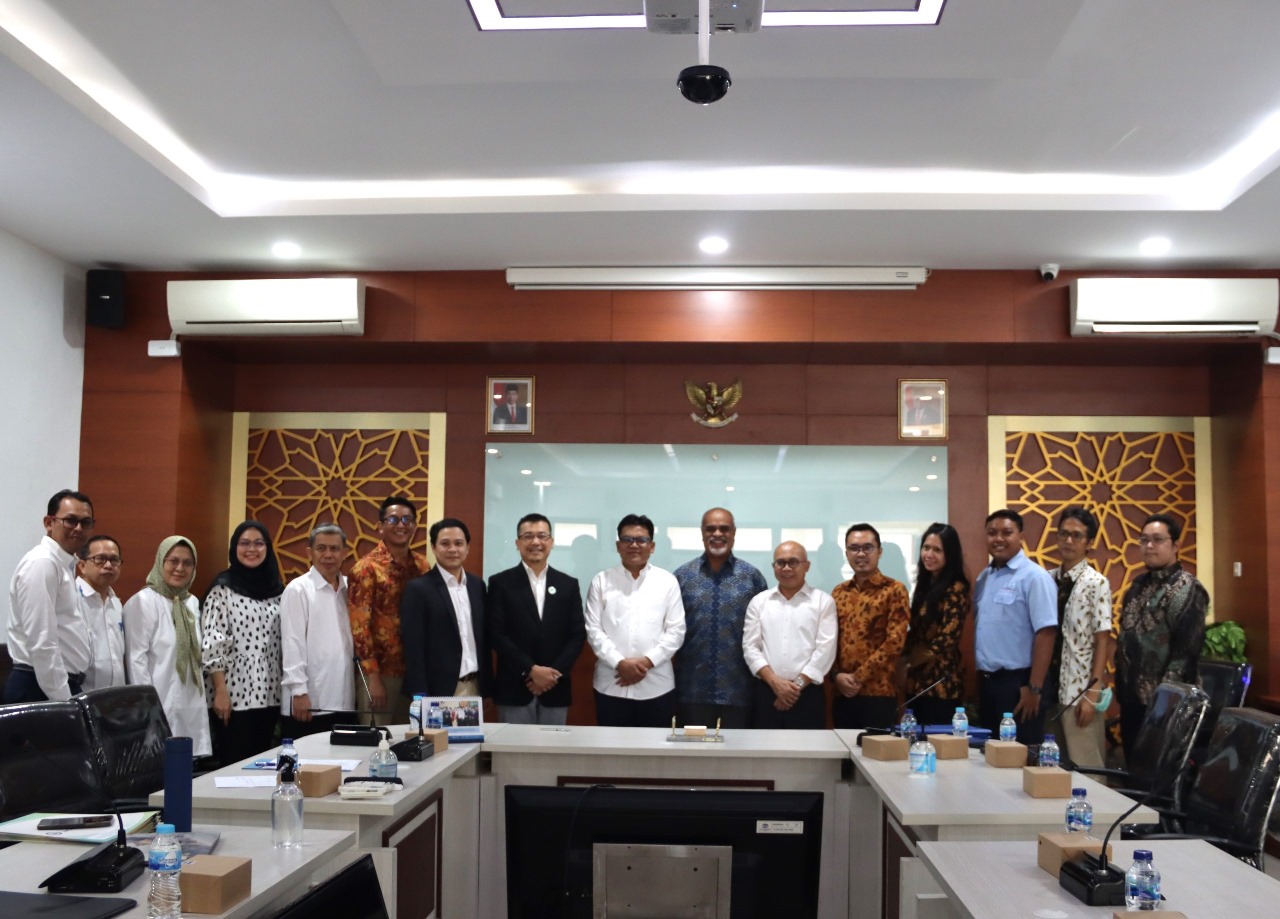 Perkuat Riset & Lulusan, FK UIN Jakarta Gandeng Tiga Perusahaan Fakultas Kedokteran Universitas Islam Negeri (FK UIN) Syarif Hidayatullah Jakarta, menggandeng tiga perusahaan kesehatan dalam memperkuat kualitas riset sekaligus meningkatkan serapan lulusan.(dra)