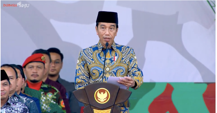 Pesan Jokowi: Rakyat Jangan Terbelah Karena Pemilu 2024 Presiden Jokowi menghadiri Apel Akbar Pasukan Komando Kesiapsiagaan Angkatan Muda Muhammadiyah, di Stadion Manahan Solo, Jawa Tengah, Rabu (20/09/2023). Foto : Ist