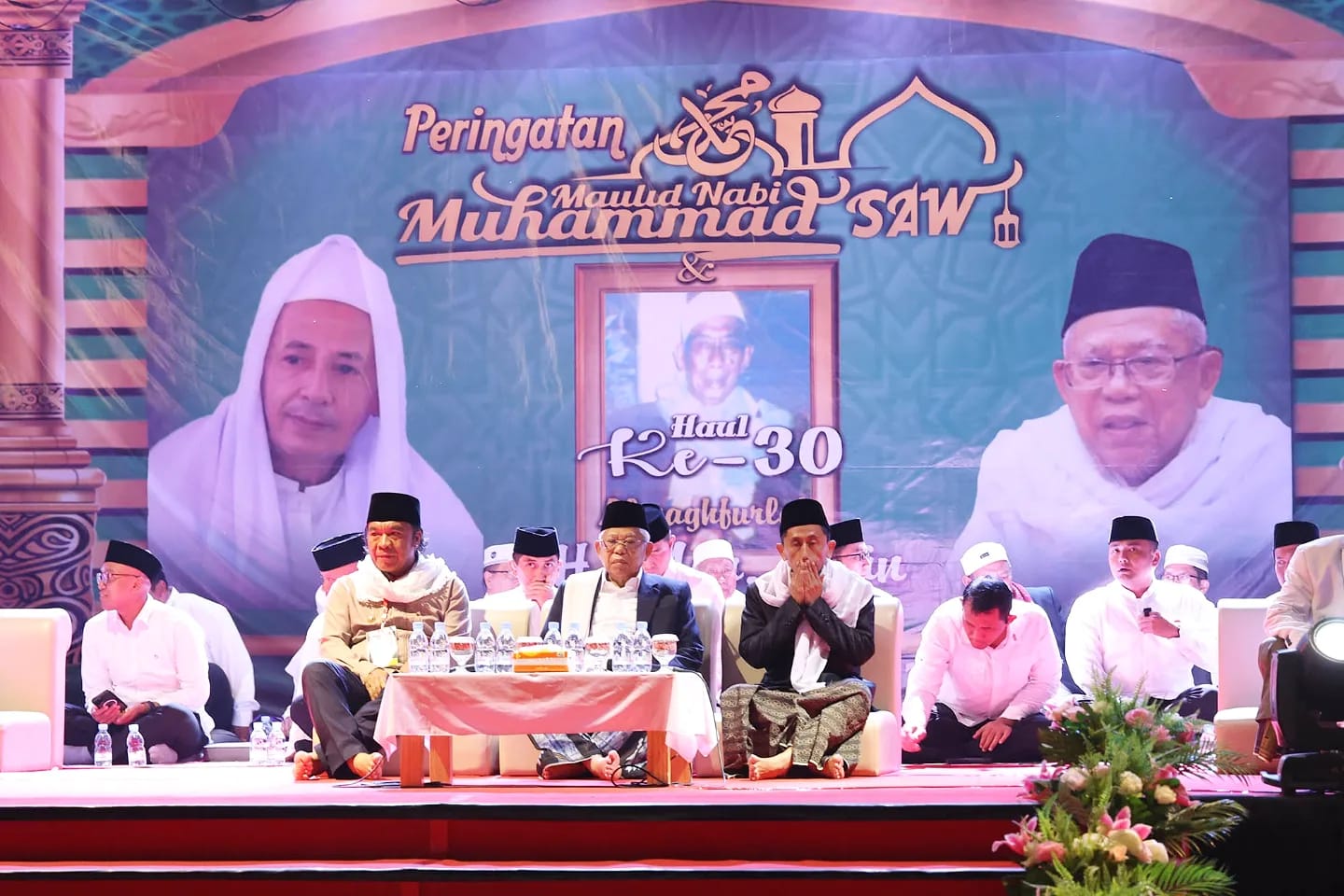 Pj Gubernur Banten Al Muktabar Hadiri Maulid Nabi Muhammad SAW dan Haul ke-30 KH Moh. Amin Foto : Ist