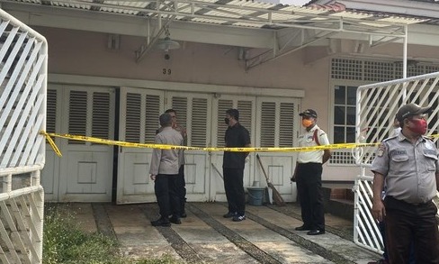 Polisi Bongkar Ruangan Terkunci di TKP Ibu-Anak Tinggal Kerangka, Apa Isinya? Foto : Ist