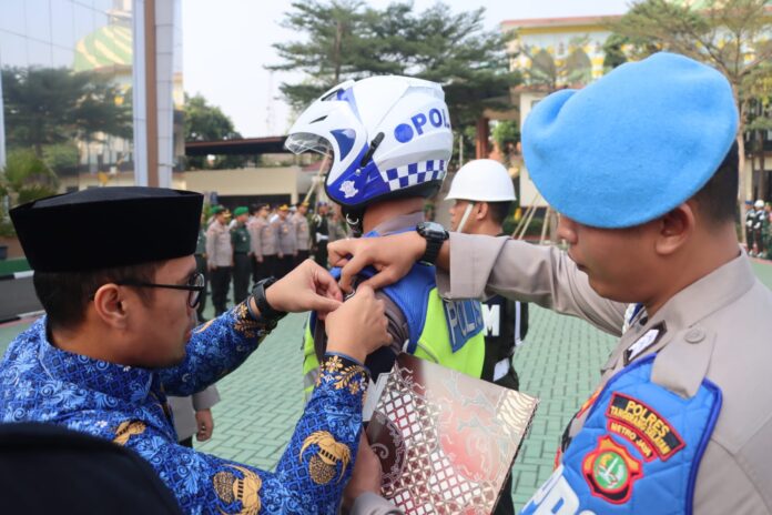 Polres Libatkan 2.939 Personel Di Operasi Zebra Jaya Wakil Walikota Tangsel Pilar Saga Ichsan memimpin apel Operasi Zebra Jaya, di Markas Polres Tangsel, Serpong, Senin (18/9).(dra)