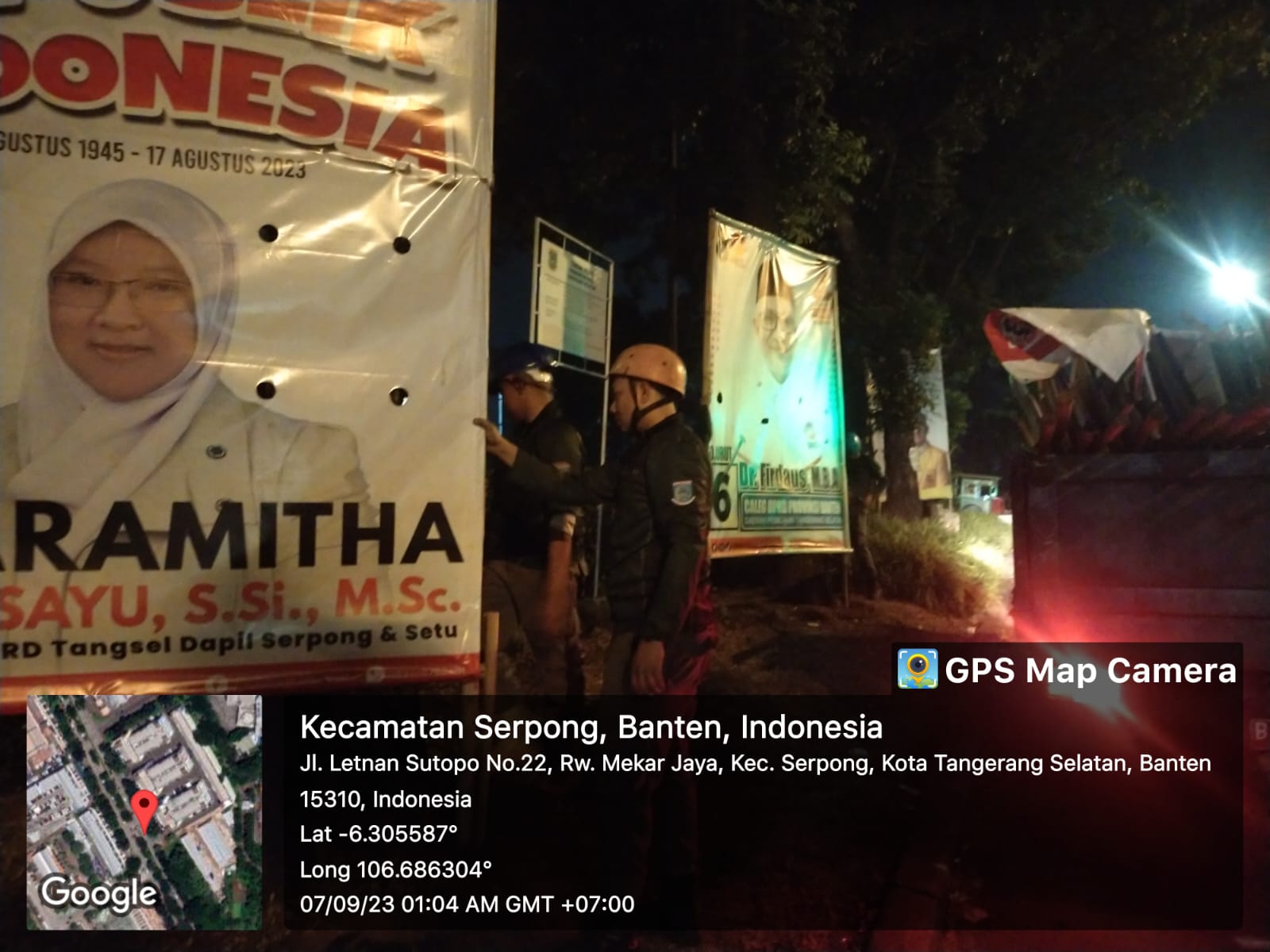Ratusan Reklame Tak Berizin dan APS Bacaleg Tangsel Dibongkar Petugas Foto : Ist