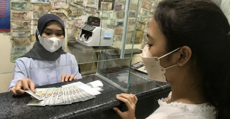 Rupiah Kurang Kinclong Pagi Ini Foto : Ist