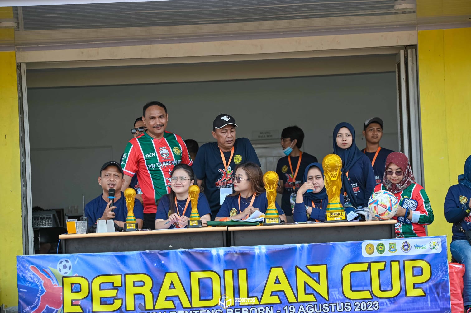 Wahyu Ardiansyah (paling kiri) ketika menjadi komentator dalam sebuah event sepak bola di Stadion Benteng Reborn Kota Tangerang.(ist)