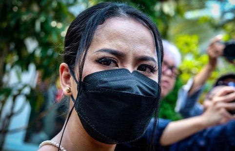 Siskaeee Sudah Lewat 5.5 Jam Diperiksa, Diserang 40 Pertanyaan Soal Film Porno Foto : Ist