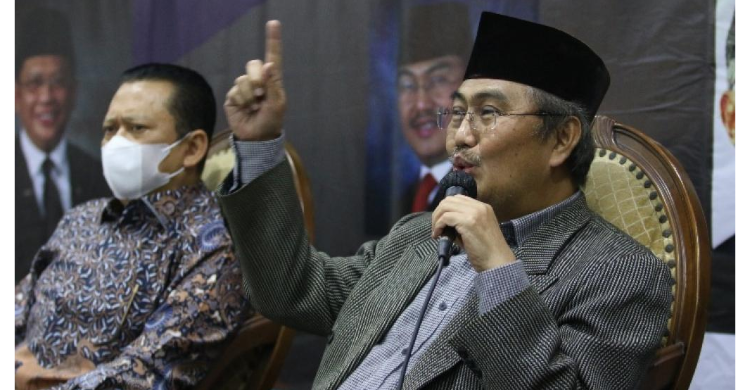 Soal Kedaruratan Politik, Jimly: Kalau MPR Mau Diperkuat, Amandemen UUD Pakar hukum tata negara Prof Jimly Asshiddiqie (kanan) bersama Ketua MPR Bambang Soesatyo dalam sebuah diskusi. Foto: Ist