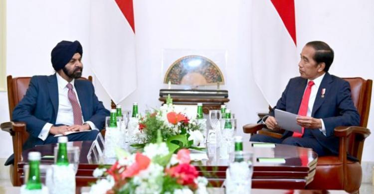 Terima Bos Bank Dunia, Bicara Soal Negara Berkembang Presiden Jokowi menerima Presiden Bank Dunia Ajay Banga beserta delegasi di Istana Merdeka, Jakarta, Senin (4/9) sore. (Foto: Setpres)