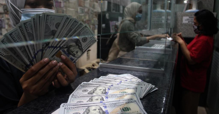 The Fed Ancang-ancang Naikkan Suku Bunga, Rupiah Loyo Foto ': Ist