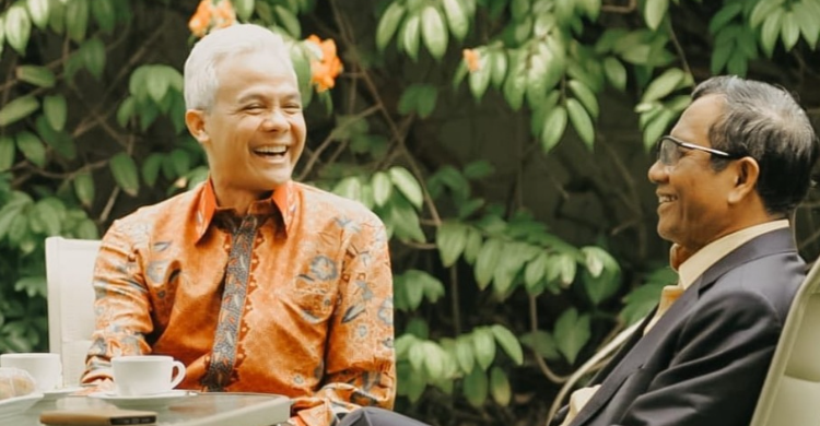 Unggah Foto Ngopi Sore Bareng Mahfud Foto : IG