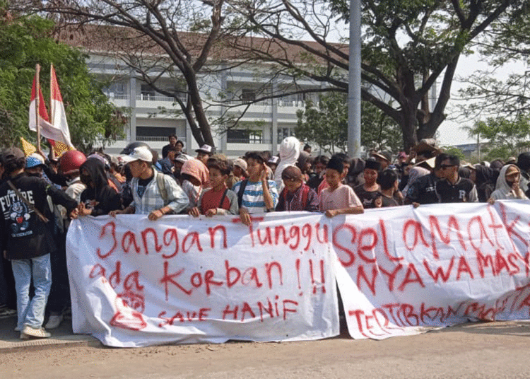 Warga Dan Mahasiswa Demo, Imbas Truk Tanah Tabrak Bocah 6 Tahun Hingga Meninggal Foto : Ist