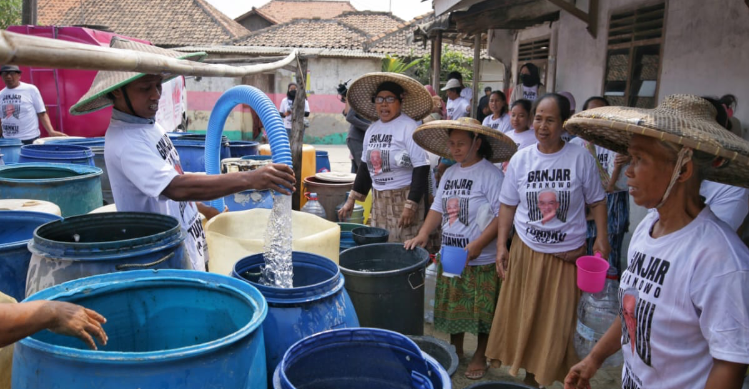 Air Bersih Gratis Srikandi Ganjar Bantu Ratusan Keluarga Di Serang Hadapi Krisis Foto : Ist