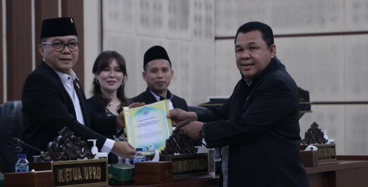 Banyak Korban PHK, Dewan Minta Wali Kota Beri Solusi Sejumlah fraksi menyampaikan pandangan umum terkait Raperda APBD 2024 yang disampaikan Walikota Tangsel Benyamin Davnie.(Dra)