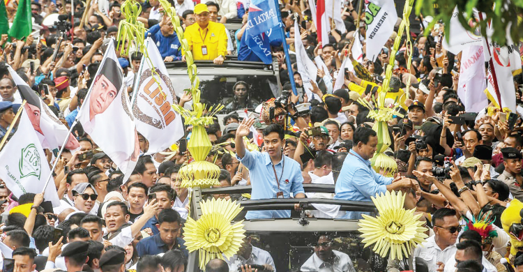Daftar Ke KPU Diiringi Ribuan Orang Foto : Ist