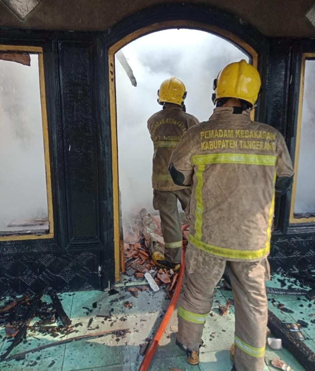 Diduga Akibat Korsleting Listrik, Rumah di Tigaraksa Hangus Dilahap Api Foto : Ist