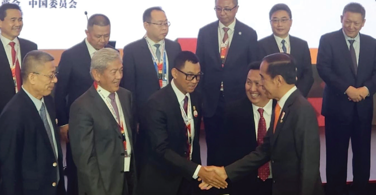 Disaksikan Presiden Jokowi Di Acara Indonesia-China Business Forum Foto : Ist
