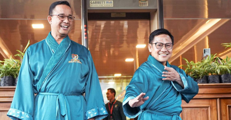 Dites 50 Dokter RSPAD, Anies Kasih Jempol, Imin Pose Kungfu Foto : Ist