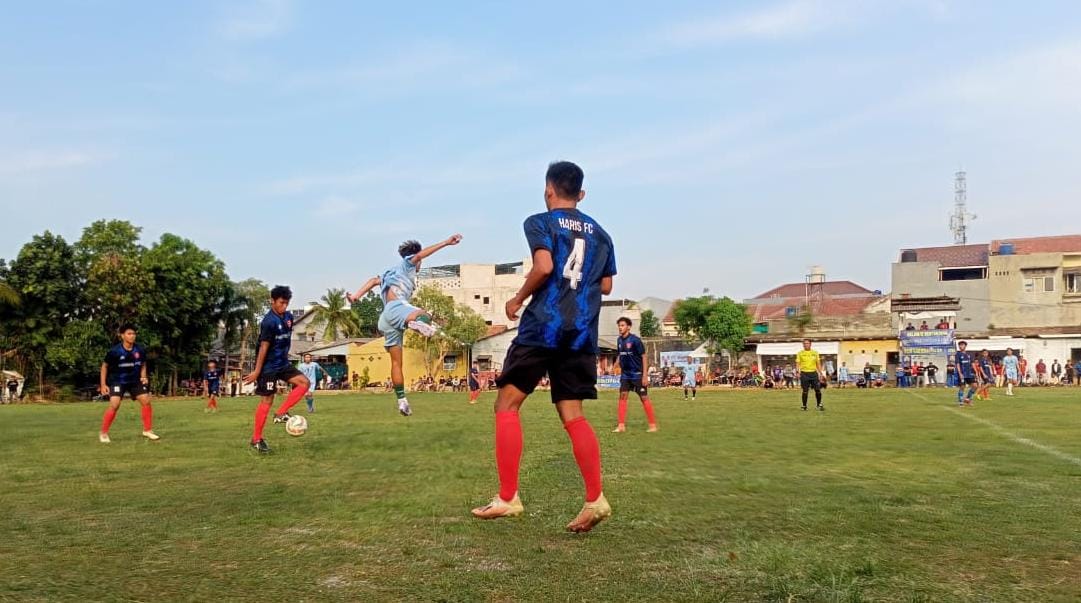 Dua Menit Dua Gol Dicetak Putra Jaya, Duel Gotroy FC & Nayla Gengsi Dua Tokoh Pemuda Duel Putra Jaya melawan Persegas berakhir dengan skor 3-1 untuk kemenangan Putra Jaya.(Foto: Red/tangselpos.id).