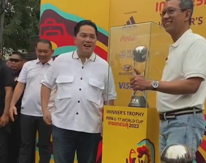 Erick Thohir Tinjau Pameran Trofi Piala Dunia U-17 2023 Foto : Ist