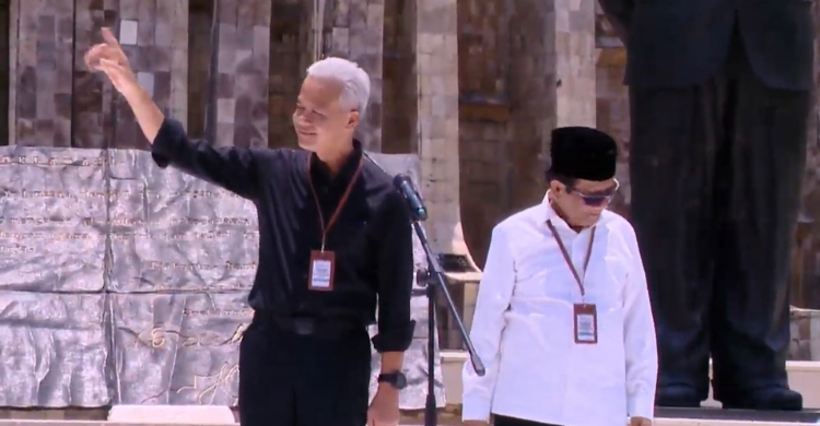 Ganjar Dan Mahfud Tiba Di Tugu Proklamasi Didampingi Keluarga, Siap Menuju KPU Foto : Ist
