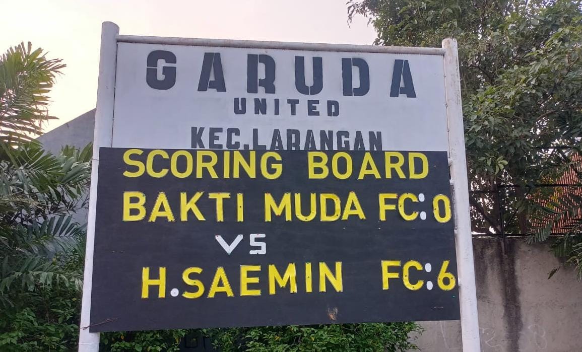 H Saemin Beri Pengalaman Ke Bakti Muda, HBB Boy Beri Mesin Cuci Ke Penonton H Saemin menang setengah lusin gol dari Bakti Muda.(Foto: Red/tangselpos.id).