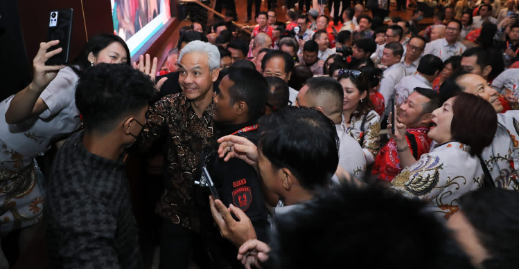 Hadiri HUT Ke-25 Tionghoa Foto : Ist