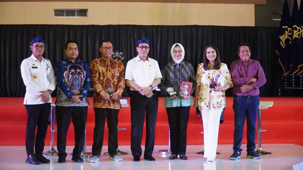 Jadi Narasumber Bedah Buku Anak Kolong Menjemput Mimpi, Airin Ungkap Keberhasilan Yasonna Foto : Ist